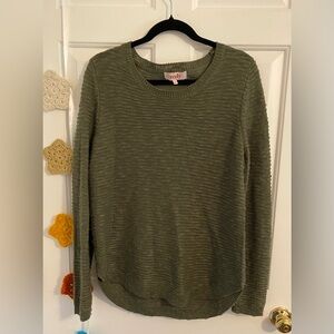 Redy woman’s crew neck high low pull over sweater green